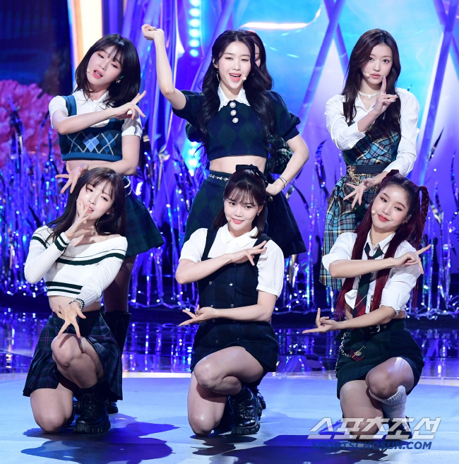 Oh My Girl YooA and Arin declared to be alone..Re-signing with Hyojung, Mimi, Seunghee, and Yubin WM 