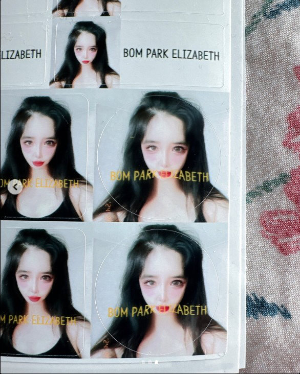 Park Bom's sticker photo that caused controversy over the filter...Is it too much or a concept