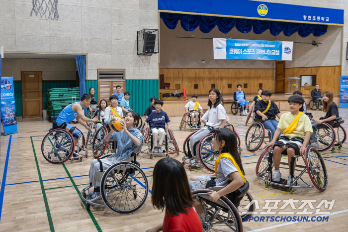 Seoullim Partner Coway Blue Wheels, Changhyun Elementary School Children's Day Wheelchair Basketball Experience Classes Explode Popularity