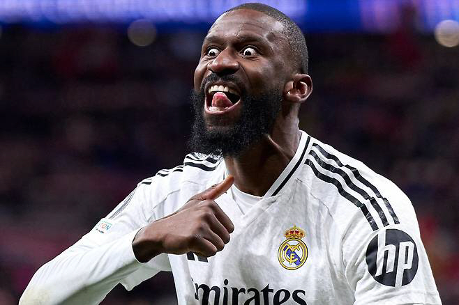 Throwing things at the referee → Leaving after swearing with glaring eyes is a problem, a shocking return to the EPL? My old team wants me back in