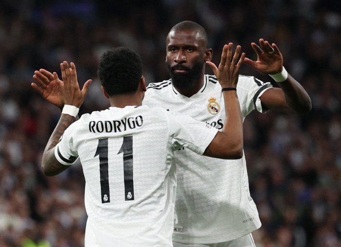 Throwing things at the referee → Leaving after swearing with glaring eyes is a problem, a shocking return to the EPL? My old team wants me back in