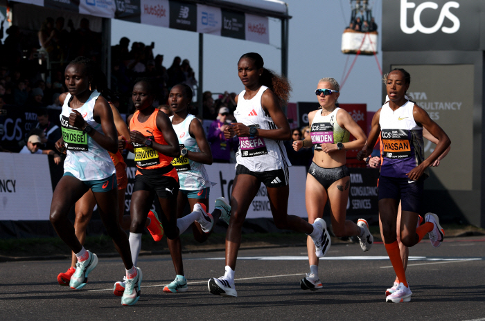 Are you a bikini? Track and field star who blew the whistle on London Marathon dress debate...Should I run in training clothes in this weather? How to improve the perception of gender discrimination