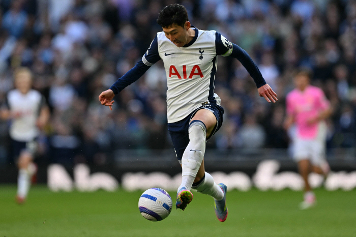 Captain Son Heung-min is coming back to catch Manchester UnitedI'll see you at the stadium soon→UEL Final Tottenham's Thousand Troops