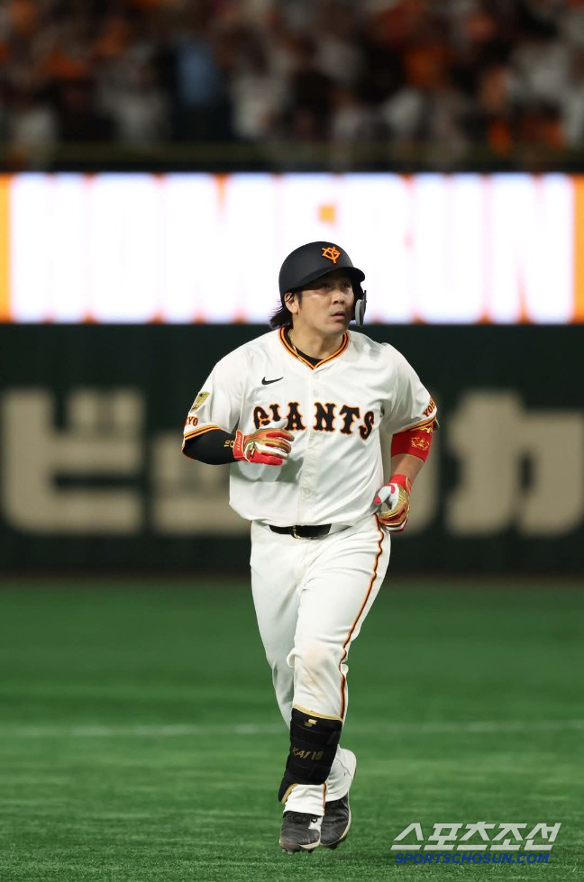 A career batting average of 0.223 defensive catcher → Since his transfer, he is a 0.300-centered hitter, and I wonder what kind of change has happened to his former team manager 