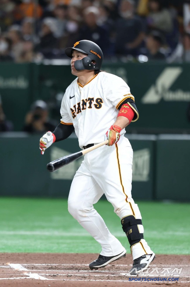 A career batting average of 0.223 defensive catcher → Since his transfer, he is a 0.300-centered hitter, and I wonder what kind of change has happened to his former team manager 