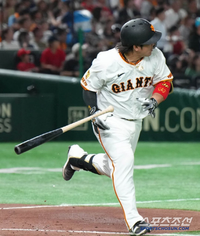 A career batting average of 0.223 defensive catcher → Since his transfer, he is a 0.300-centered hitter, and I wonder what kind of change has happened to his former team manager 