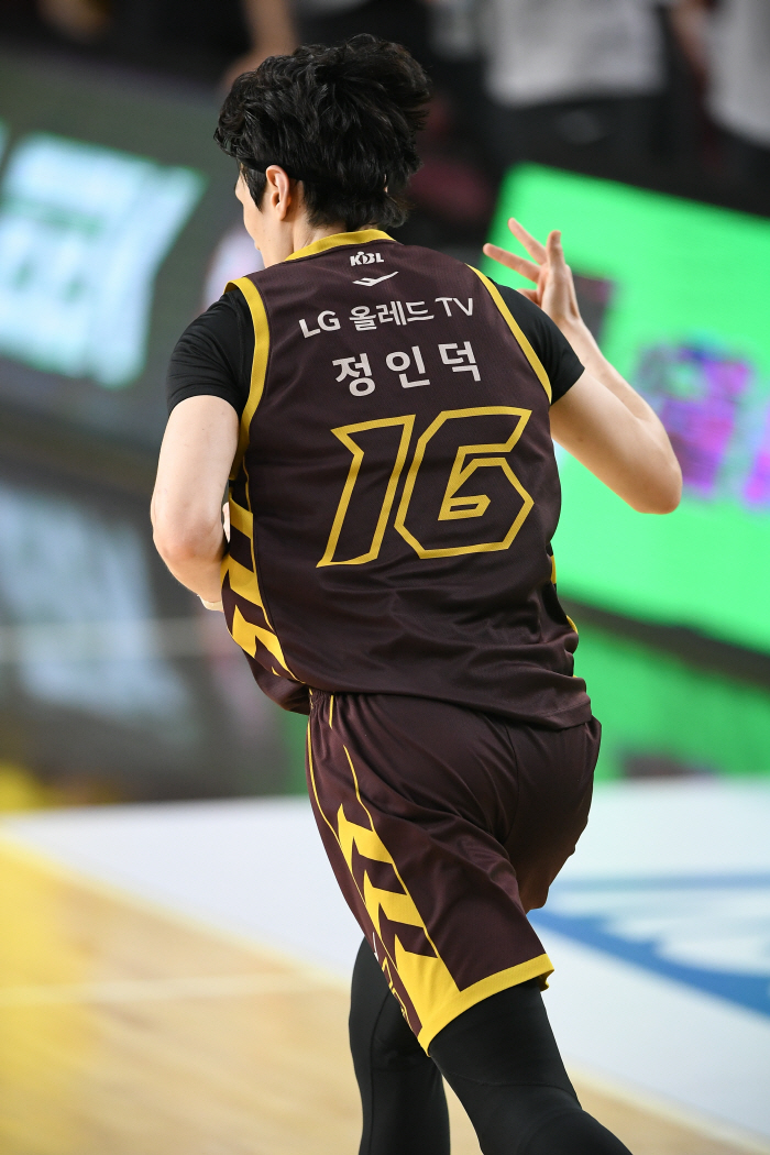  We have one win left! LG's new history of winning for the first time in a row. SK 80-63 complete defeat. Yang Jun-seok's domination of the game. overwhelmed SK