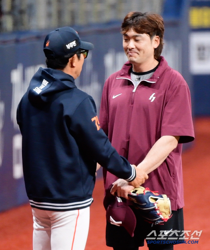 Coach Yang Sang-moon, an icon of kindness, a player who ran in a burgundy uniform 