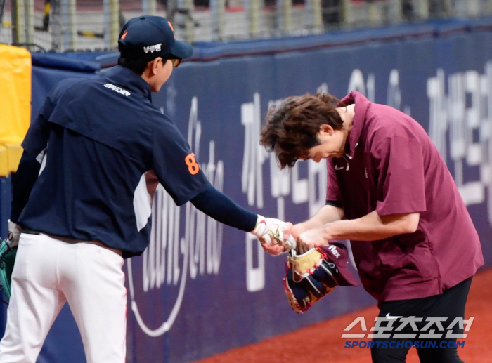 Coach Yang Sang-moon, an icon of kindness, a player who ran in a burgundy uniform