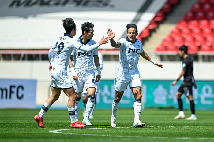 Dopamine explosion Seoul E-Land tries to win Ansan for the first time in three consecutive games with the momentum of winning the theater for two consecutive games!