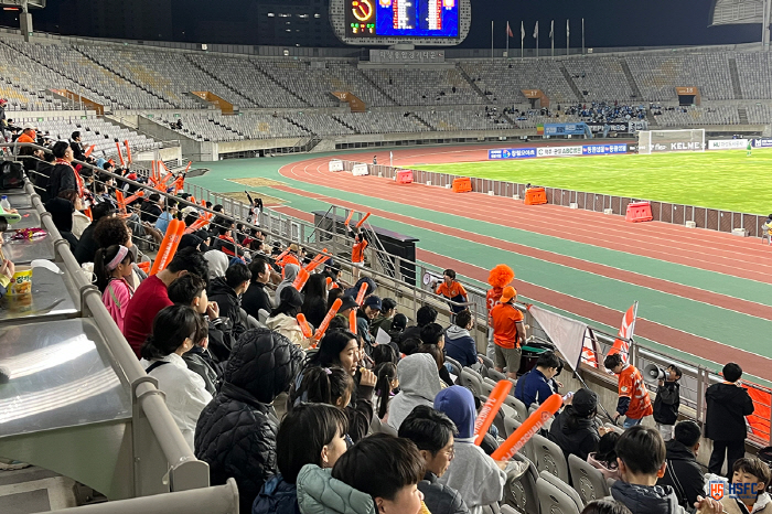 Hwaseong FC Children's Support Team KkyuOur Crew Launched to Create a New Cheer Culture