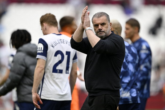 If you win, it's awesome. If you lose, it's embarrassing. Interesting. 1st and 2nd place & EPL 15th and 16th place Manchester United vs Tottenham, Europa League final clash