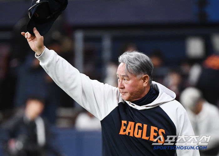 It was a difficult game, but... The focus of the 9th inning with 2 outs is crazy! Hanwha stands tall as the main character of the first consecutive victory march in 26 years → Gocheok Dankon