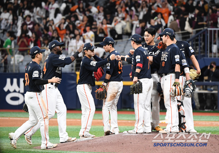 It was a difficult game, but... The focus of the 9th inning with 2 outs is crazy! Hanwha stands tall as the main character of the first consecutive victory march in 26 years → Gocheok Dankon