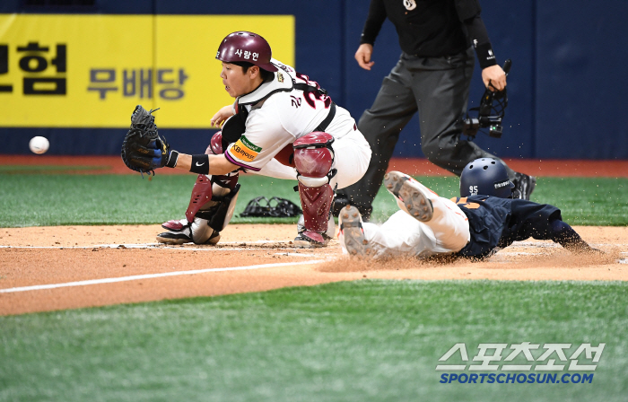 It was a difficult game, but... The focus of the 9th inning with 2 outs is crazy! Hanwha stands tall as the main character of the first consecutive victory march in 26 years → Gocheok Dankon