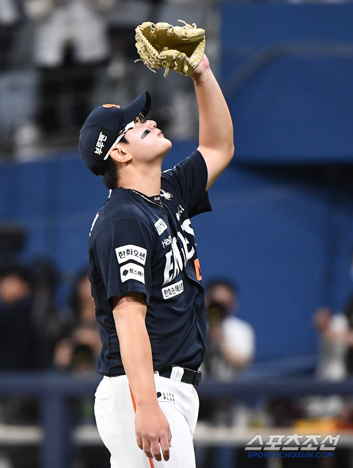 It was a difficult game, but... The focus of the 9th inning with 2 outs is crazy! Hanwha stands tall as the main character of the first consecutive victory march in 26 years → Gocheok Dankon