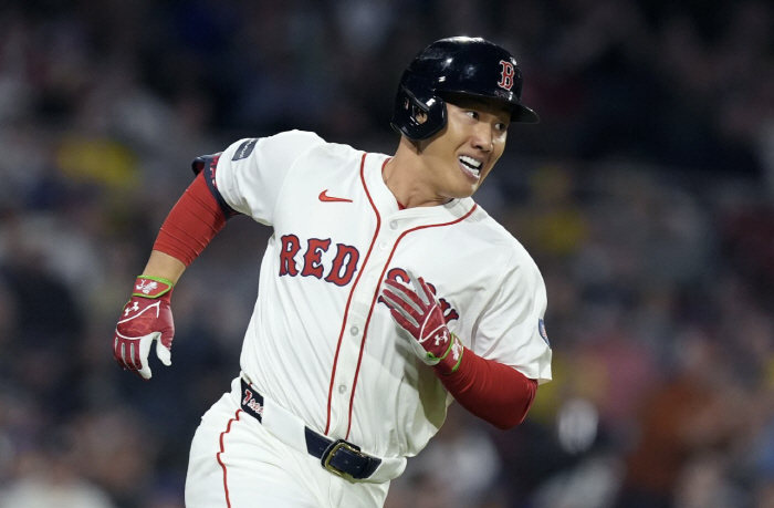 Kim Hye-sung, the top statistical batter, is also successful. Why? When I looked into the first 3G of the big leaguer's debut in Korea and Japan, everyone was in the 30s or higher