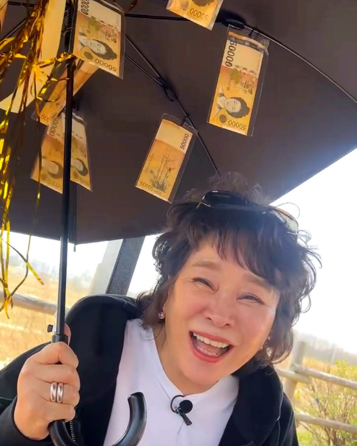 Kim Tae-hyun ♥ Mija, Umbrella Surprise with the highest cash of 1 million won