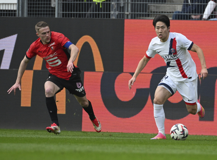 Korea's ace Lee Kang-in's career crisis! BBC1 Tier reporter is on alert to escape PSG, mentioning Arsenal transfer rumors