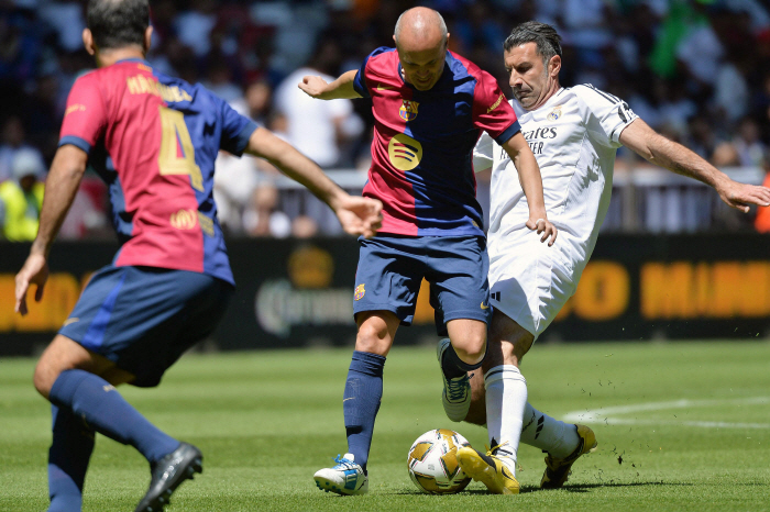 Legendary Iniesta Returns As Japanese Director? Expectations in the Japanese soccer community are high...If you get a supervisor's license, you'll reveal Japan's first thought interview
