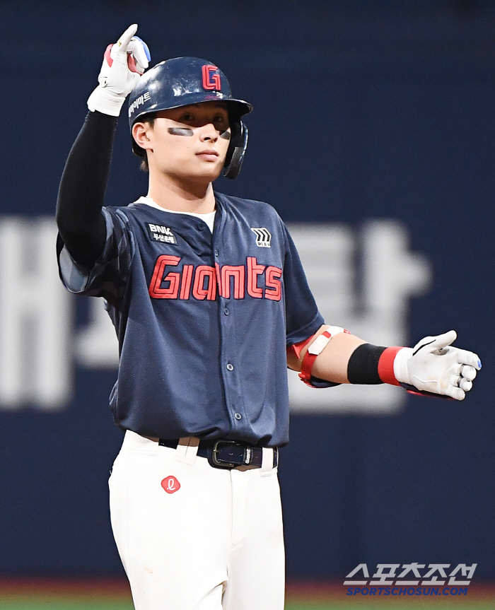 Ma Huang's first base sliding, which even Kim Tae-hyung couldn't stop, is his trademark to bunt and slide. In the end, 10 weeks of injury 
