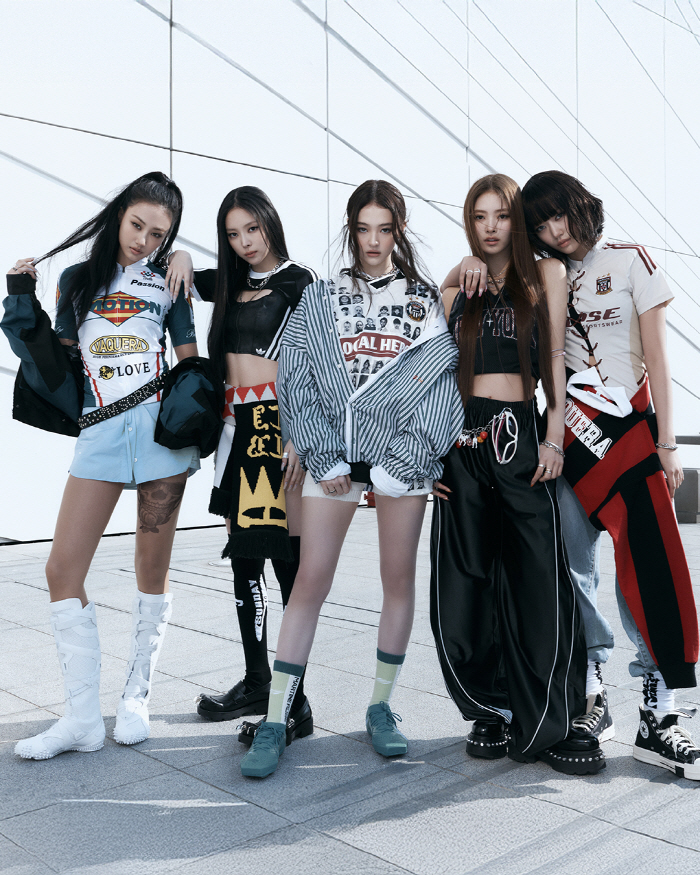  Miyao, it's unusual...The pre-release song, Hands Up, 1st place on 'M Countdown'