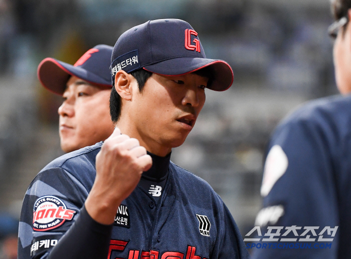 The pattern is the same. Kim Tae-hyung's cool-headed analysis of the 2.1 billion must-win FA, which went down in 10 days. The bottom line is that you have to change