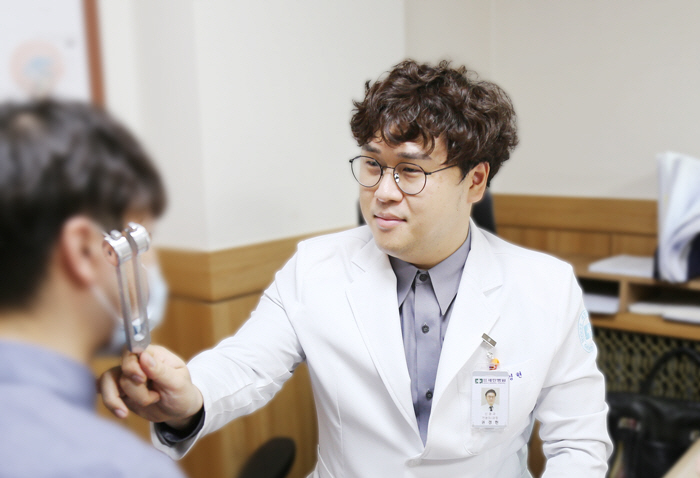 Suspected of this disease when dizziness intensifies in light, sound, and smell