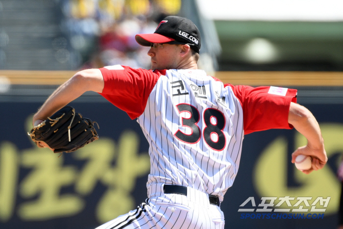 There's a controversy over aid. 5 wins, 5 wins, foreigners, and left-handed, Lim Chan-gyu.