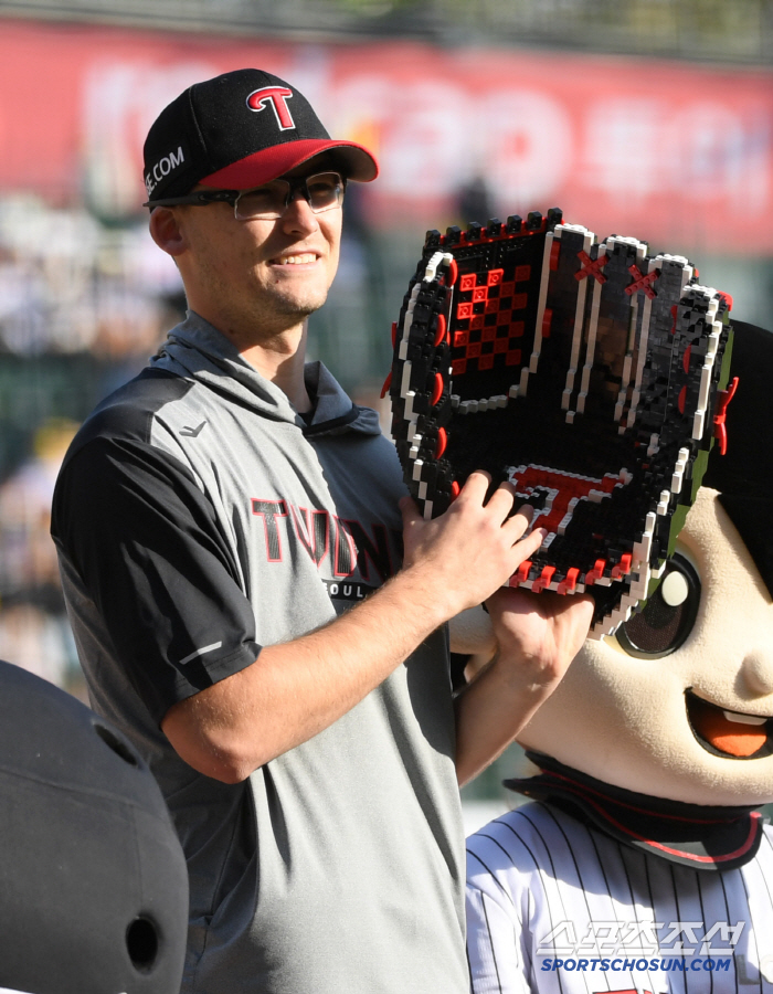 There's a controversy over aid. 5 wins, 5 wins, foreigners, and left-handed, Lim Chan-gyu.