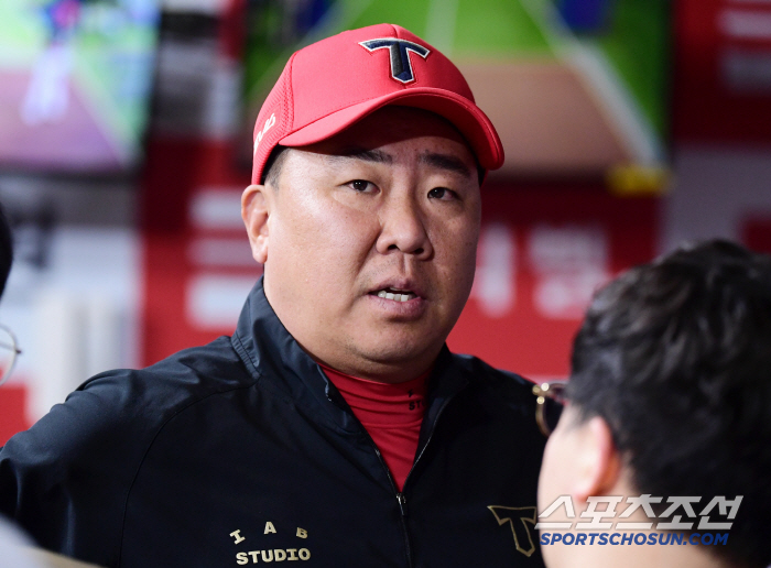 Troubled traffic accident on right-turn car, director sigh Yoon Young-chul fills the vacancy