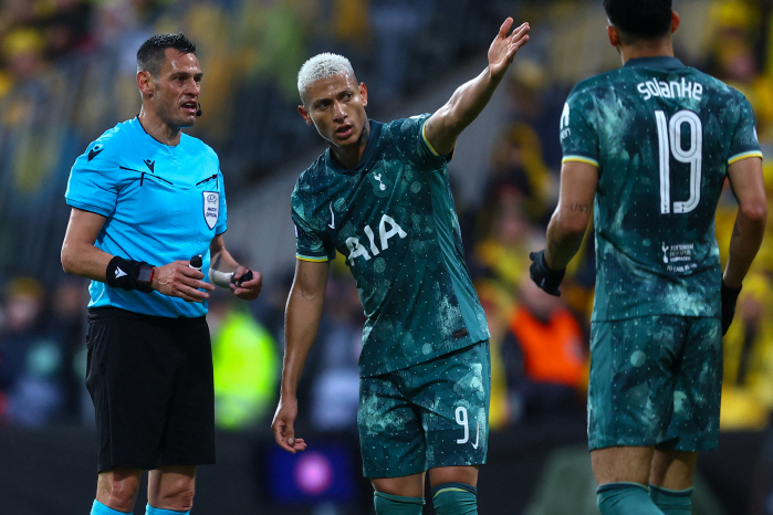  Tottenham won 2-0 away! We're going to the Europa League final!