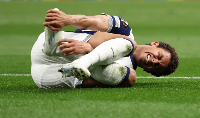 The worst Tottenham player in history I've ever seen is not wrong. The endless ups and downs will be reduced to 100 billion won, but the anger of fans is all time