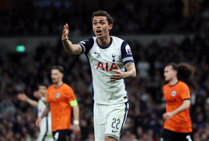 The worst Tottenham player in history I've ever seen is not wrong. The endless ups and downs will be reduced to 100 billion won, but the anger of fans is all time
