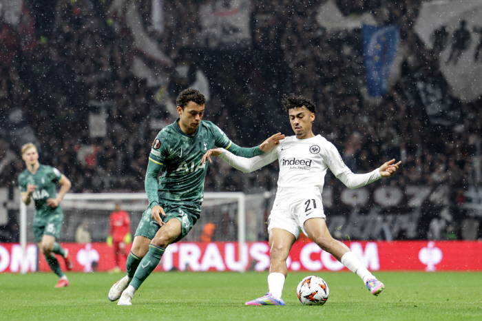 The worst Tottenham player in history I've ever seen is not wrong. The endless ups and downs will be reduced to 100 billion won, but the anger of fans is all time