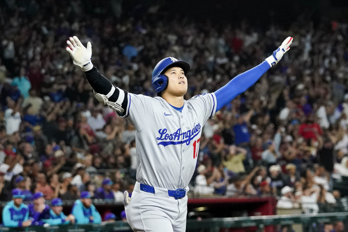 First place for Rookie of the Year award? The reality is home runs  walks factory, Sasaki lost 100 miles, lost control of the ball, hit multiple home runs for the first time, and EAR 4.72↑