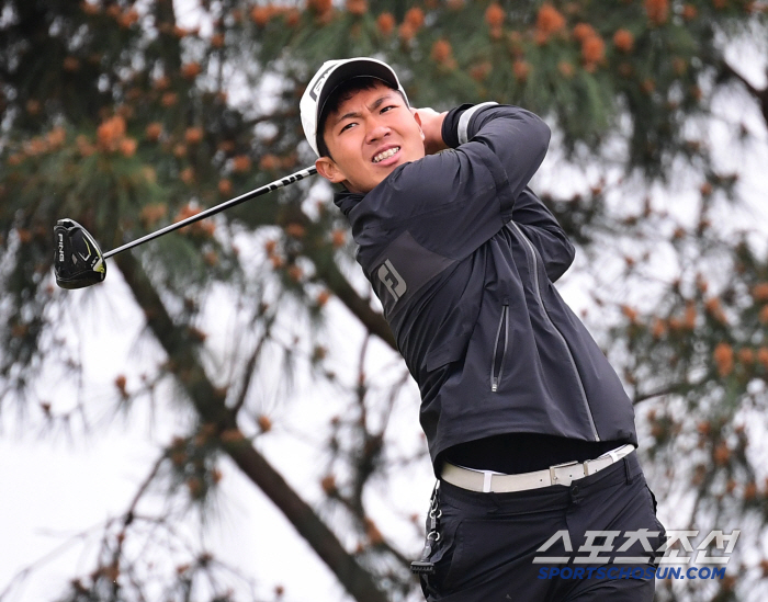 Jung Ji-won and Song Ji-min, the future of Korean golf, who failed to prevent bad weather, won the 36th Sports Chosun Cup National Middle and High School Student Golf Tournament