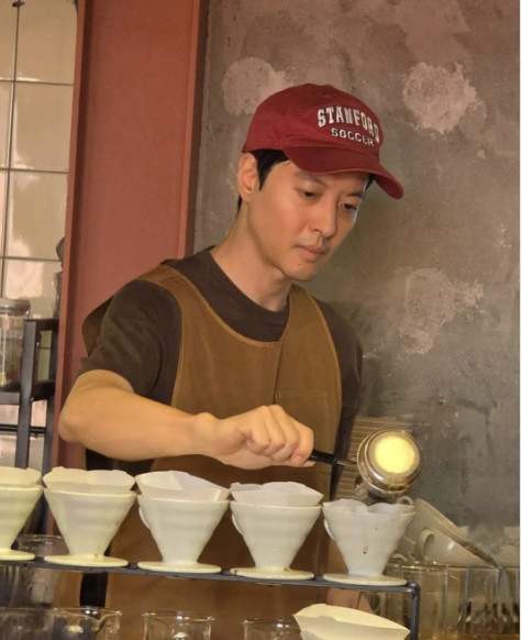 Lee Dong-gun works hard despite controversy over the 200 million loan cafe's territorial tax...Act 2 of your life, successful