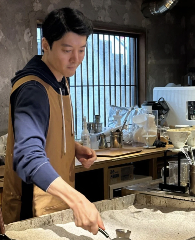 Lee Dong-gun works hard despite controversy over the 200 million loan cafe's territorial tax...Act 2 of your life, successful
