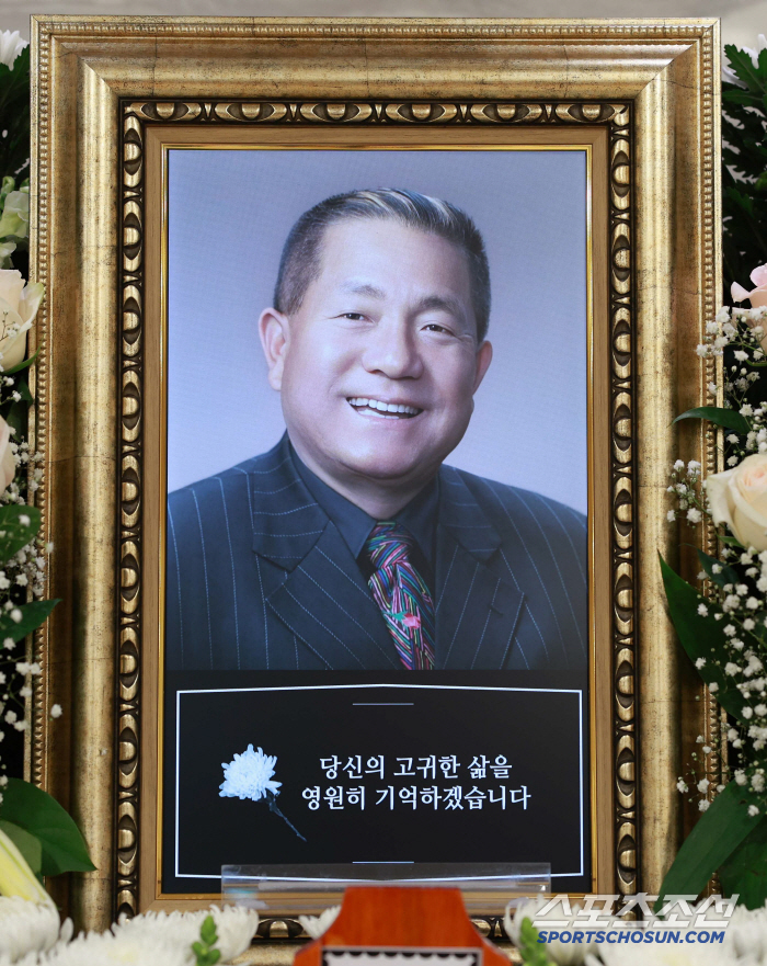 Popeye Lee Sangyong, leaving only a bright smile in the portrait