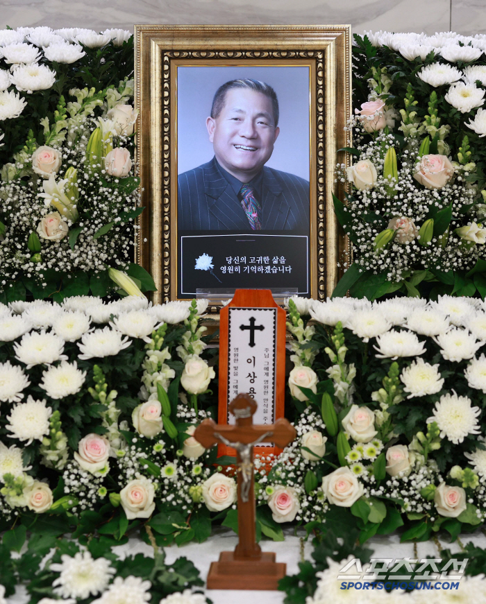  Seoul St. Mary's Hospital with Popeye Lee Sang-yong's Mortuary