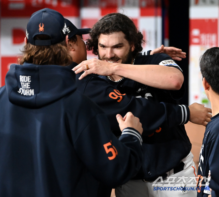 Ponce, good job, 11 consecutive wins for the first time in 33 years, and 5 eagles' hugs poured into the ace who won 6 innings of 9K 1 run (Goguk site)