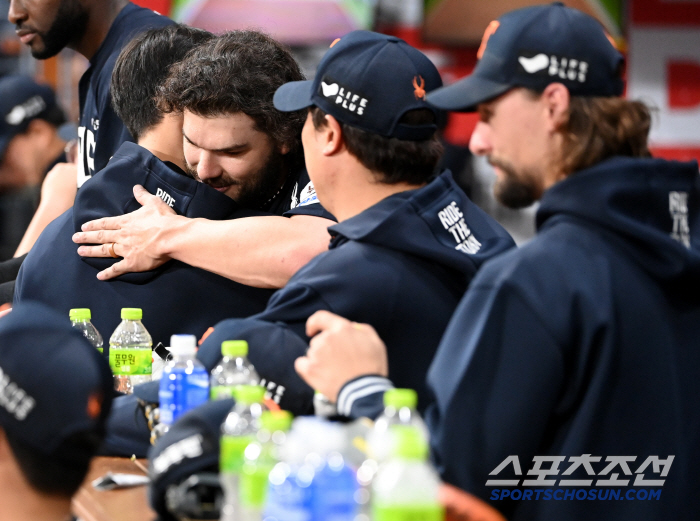 Ponce, good job, 11 consecutive wins for the first time in 33 years, and 5 eagles' hugs poured into the ace who won 6 innings of 9K 1 run (Goguk site)