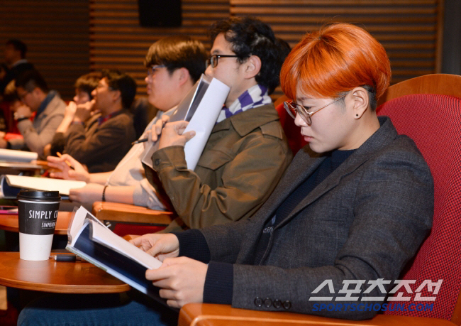 Representative of the Golden Generation KFA Director X First Jeon Kang-won will not stay in the autumn and work properly for female livestock seniors and juniors (Serious Interview)