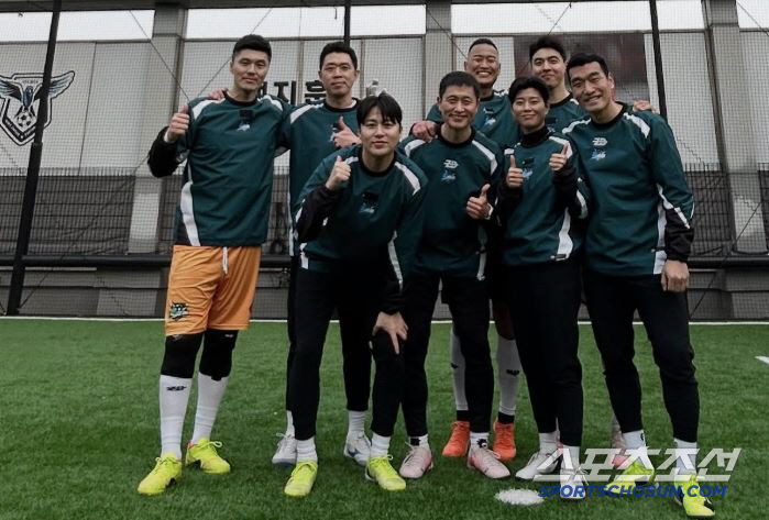 Representative of the Golden Generation KFA Director X First Jeon Kang-won will not stay in the autumn and work properly for female livestock seniors and juniors (Serious Interview)