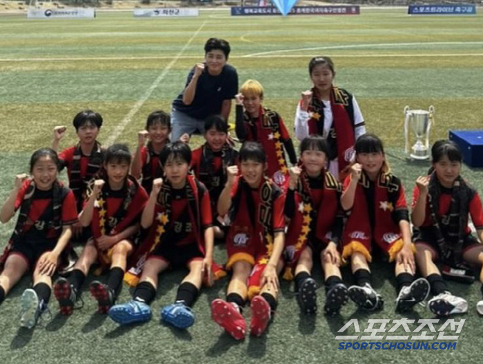 Representative of the Golden Generation KFA Director X First Jeon Kang-won will not stay in the autumn and work properly for female livestock seniors and juniors (Serious Interview)