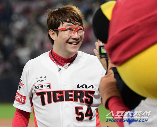 The third-year right-hander (Min Chang-ki's Japanese baseball) who called out Darvish 18 years ago with a complete game of one to three wins in the season