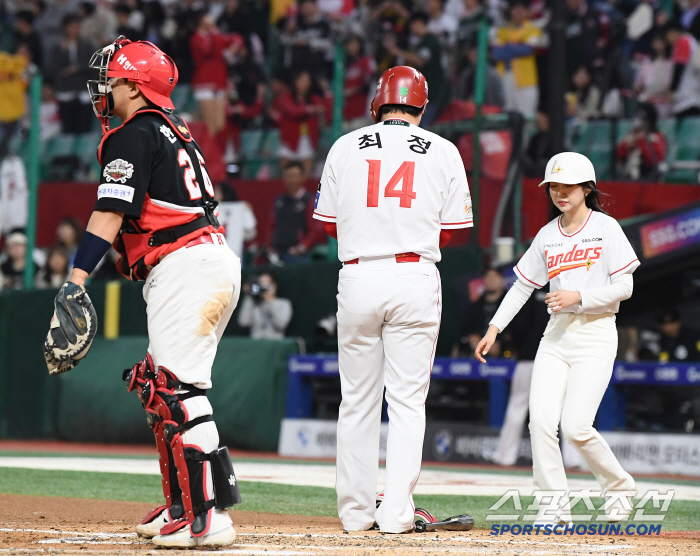 500 home runs is the next opportunity, but I still laughed! Kim Kwang-hyun, Yang Hyun-jong won a left-hander match...SSG, KIA and DH Sweep