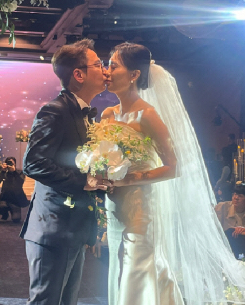 '54-year-old new bride.' Shim Hyun-seop woke up 12 times after sleeping 4 hours and 30 minutes at a trembling wedding (lovely man)