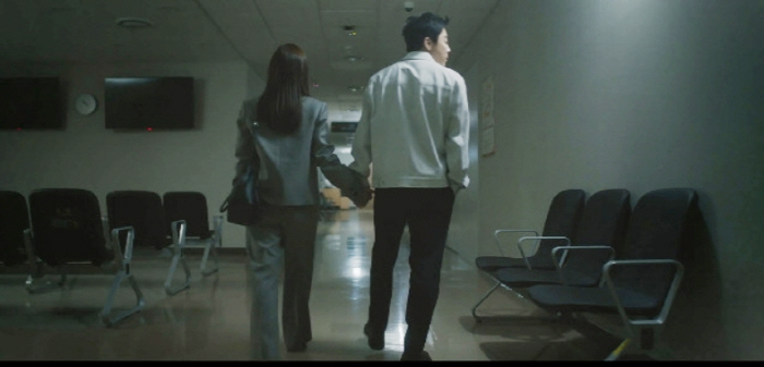 Cho Jung-seok ♥ Jeon Mi-do, hold hands and go up! It's been 4 years since our comeback. 